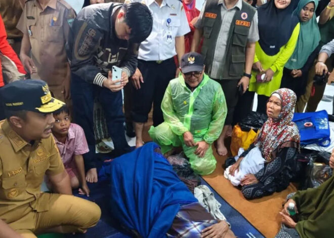 Pemprov Sumbar Salurkan Bantuan Senilai Rp124 Juta Bagi Penyintas Banjir