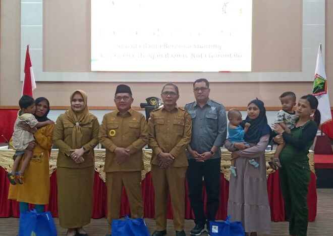 Penyerahan BLTS Kesra untuk warga di Gorontalo