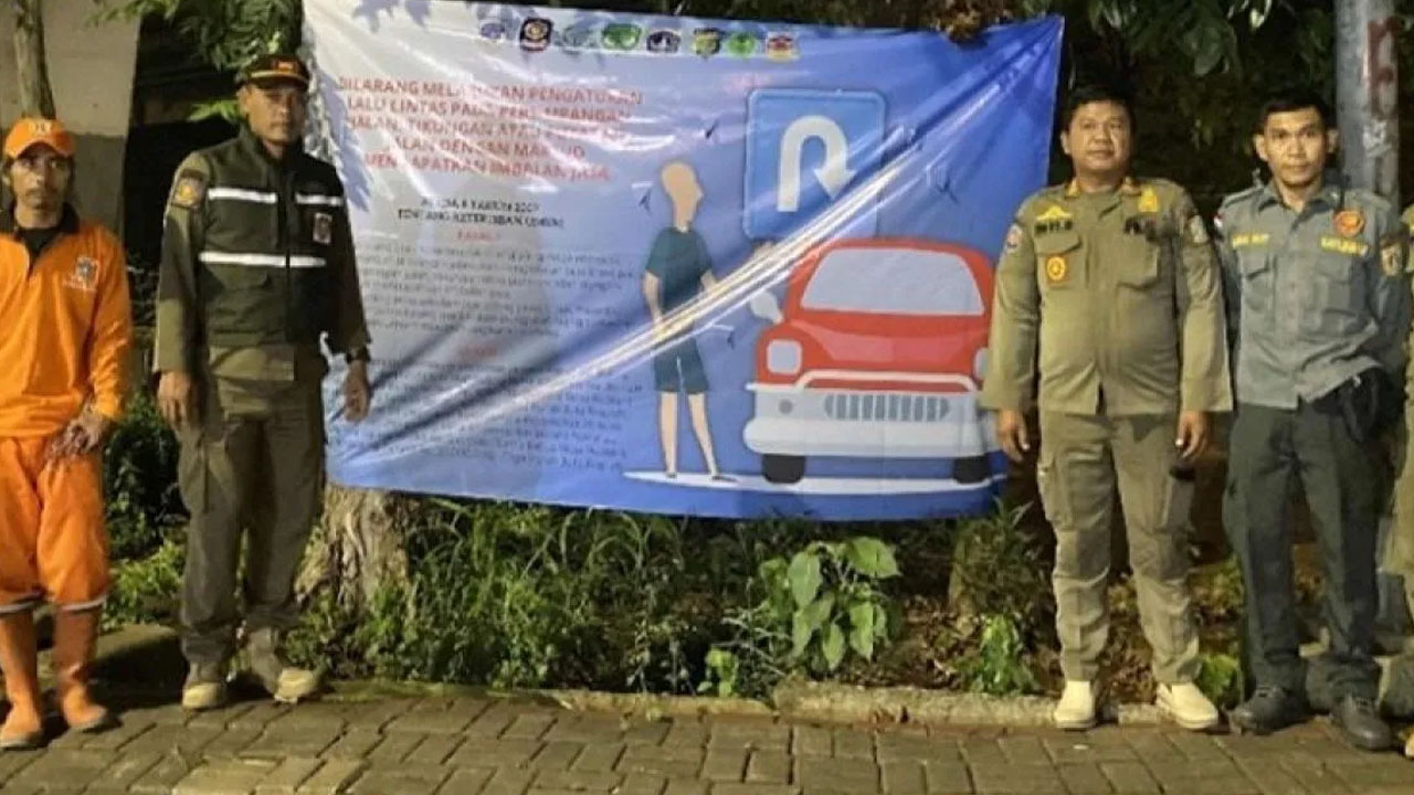 Satpol PP–Dishub Jakbar Jaga Exit Tol Rawa Buaya Cegah “Pak Ogah”