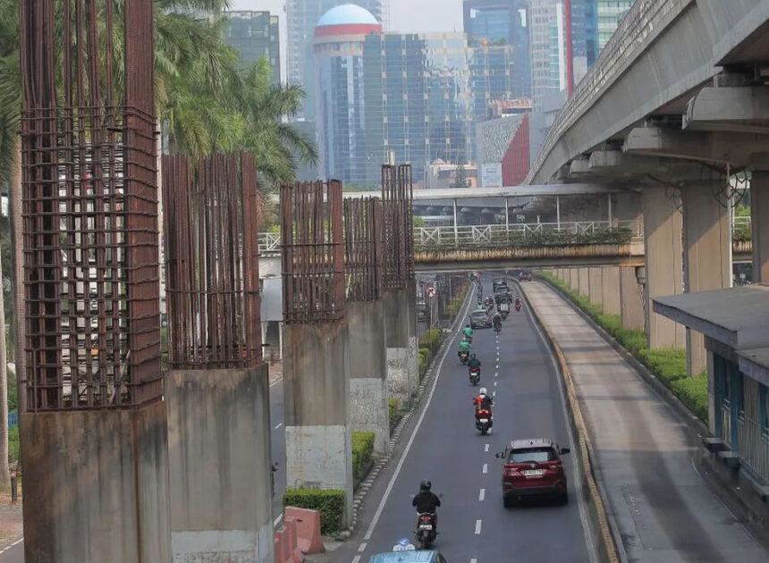 DKI Sepekan: Pembongkaran Tiang Monorel hingga Imbauan Mudik