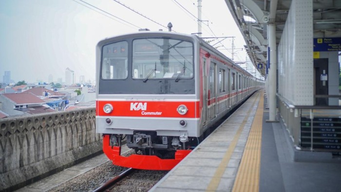 Viral! 2 Pria Ribut di KRL, KCI Ungkap Diduga Dipicu Aksi Pelecehan